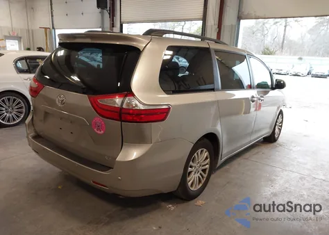 2017 Toyota Sienna Xle 8 Passenger z USA, uszkodzony, nr VIN 5TDYZ3DC6HS856295